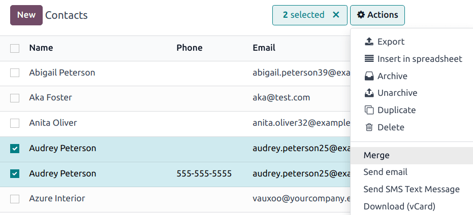 Captura de pantalla de la opción para fusionar contactos en la aplicación Contactos.