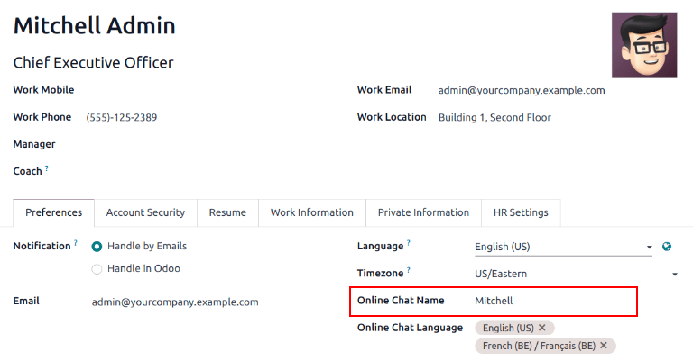 Vista del perfil de usuario en Odoo, se resalta el campo de nombre de chat en línea.